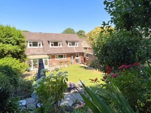 20 Yeatmans Close_Rear Aspect (1)- click for photo gallery